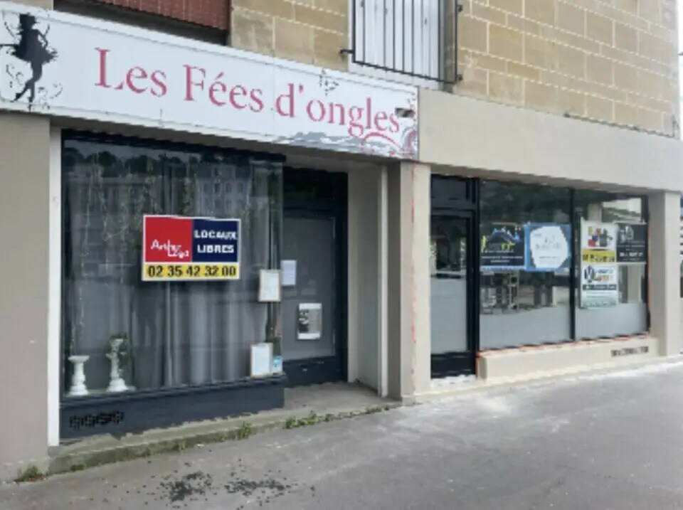 Retail in Le Havre for lease Building Photo- Image 1 of 4