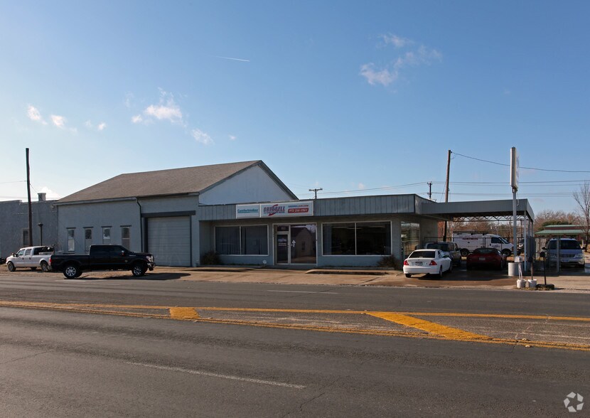 103 W Broad St, Forney, TX 75126 Retail Space for Lease