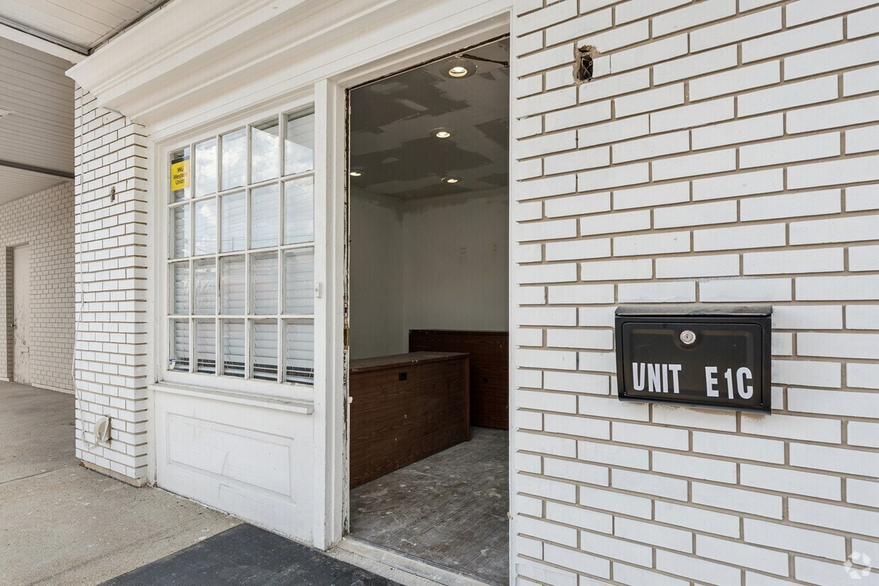 3333 Bardstown Rd, Louisville, KY for lease Interior Photo- Image 1 of 5
