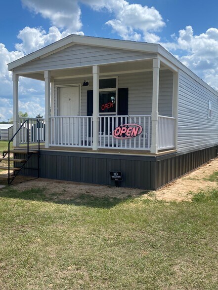 1021 W Grizzley St, De Kalb, TX for sale - Building Photo - Image 1 of 1