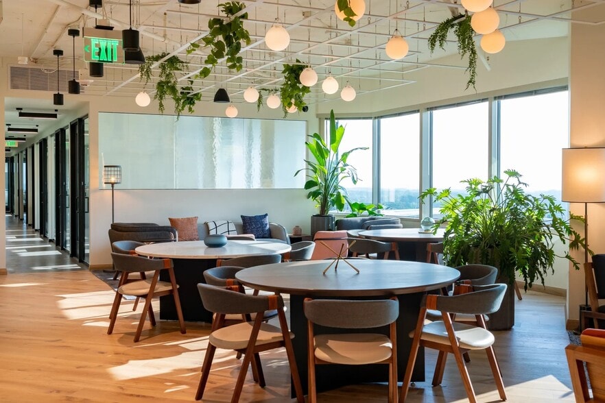 1660 International Dr, McLean, VA for lease - Interior Photo - Image 3 of 6