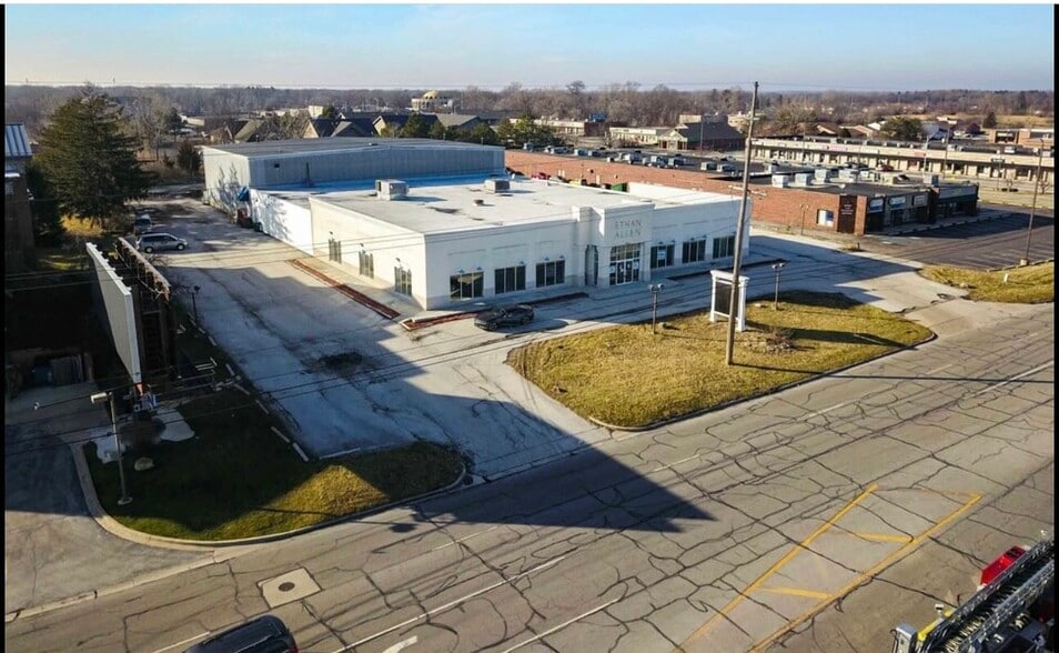 8000 Broadway, Merrillville, IN for lease - Building Photo - Image 1 of 10