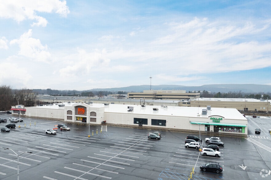 1355-1379 Ulster Ave, Kingston, NY for lease - Primary Photo - Image 2 of 8