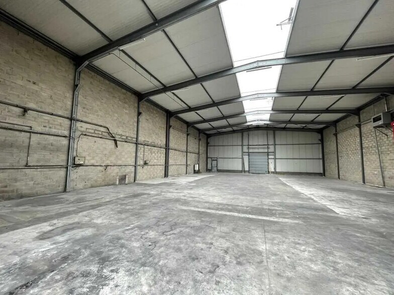 Flex in Allonne for lease - Interior Photo - Image 1 of 4