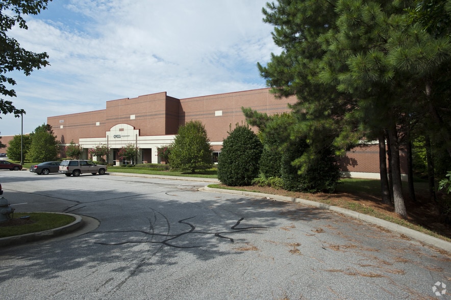 8220 Troon Cir, Austell, GA for sale - Primary Photo - Image 1 of 1