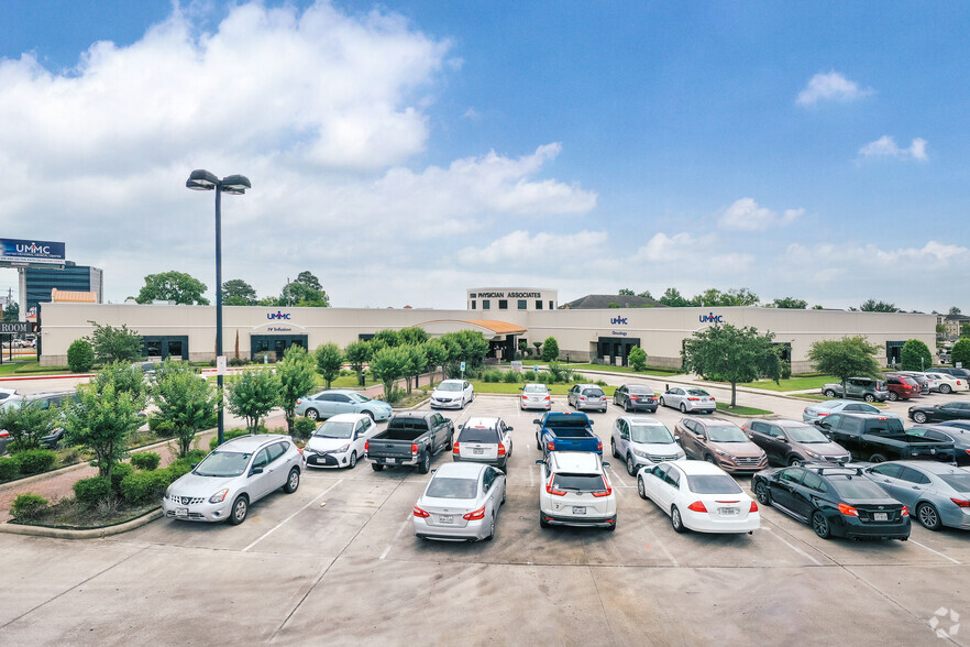 837 Cypress Creek Pkwy, Houston, TX for lease - Building Photo - Image 1 of 4