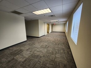 15850 W Bluemound Rd, Brookfield, WI for lease Interior Photo- Image 2 of 7