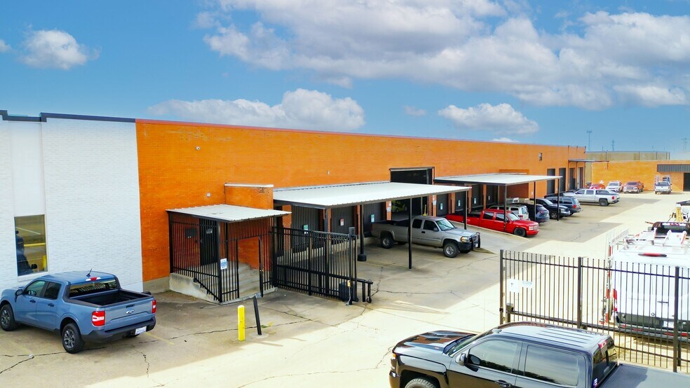 11325 Gemini Ln, Dallas, TX for lease - Building Photo - Image 3 of 5