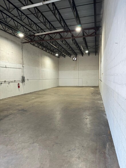 8001-8037 NW 54th St, Doral, FL for lease - Interior Photo - Image 3 of 5