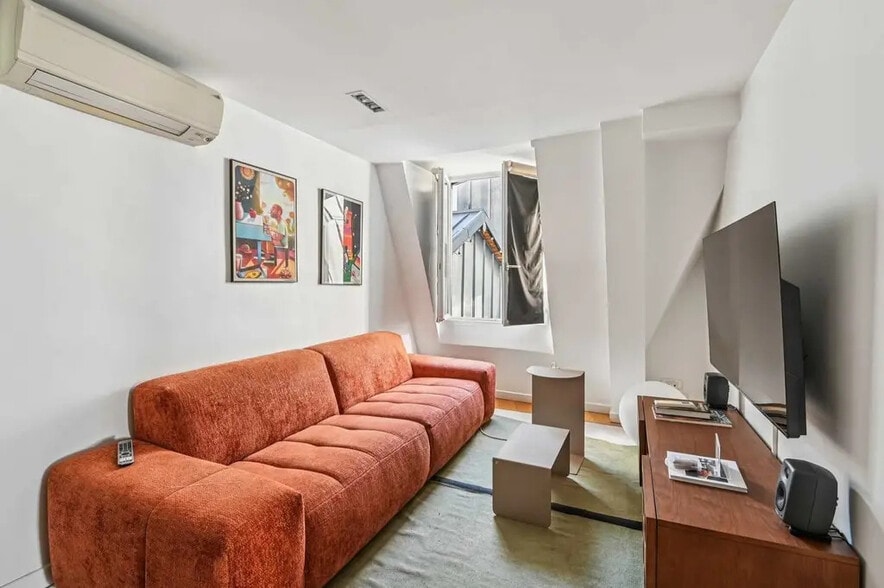 16 Rue Du Faubourg Montmartre, Paris for lease - Interior Photo - Image 3 of 10