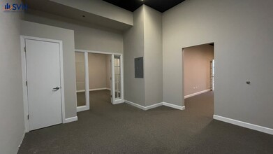 524 W State St, Geneva, IL for lease Interior Photo- Image 2 of 7