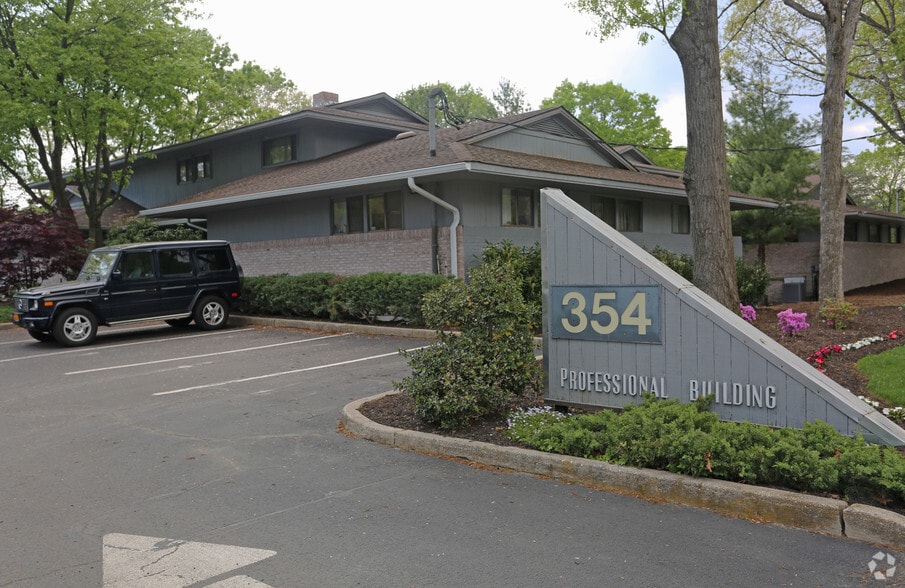 354 Veterans Memorial Hwy, Commack, NY for sale - Primary Photo - Image 1 of 7