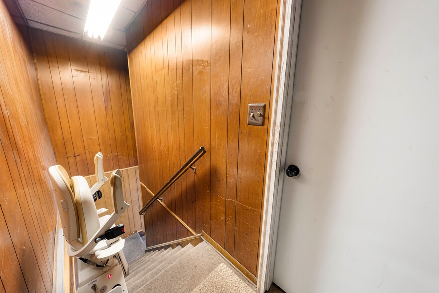 46 Marion St, Port Reading, NJ for sale - Interior Photo - Image 3 of 47