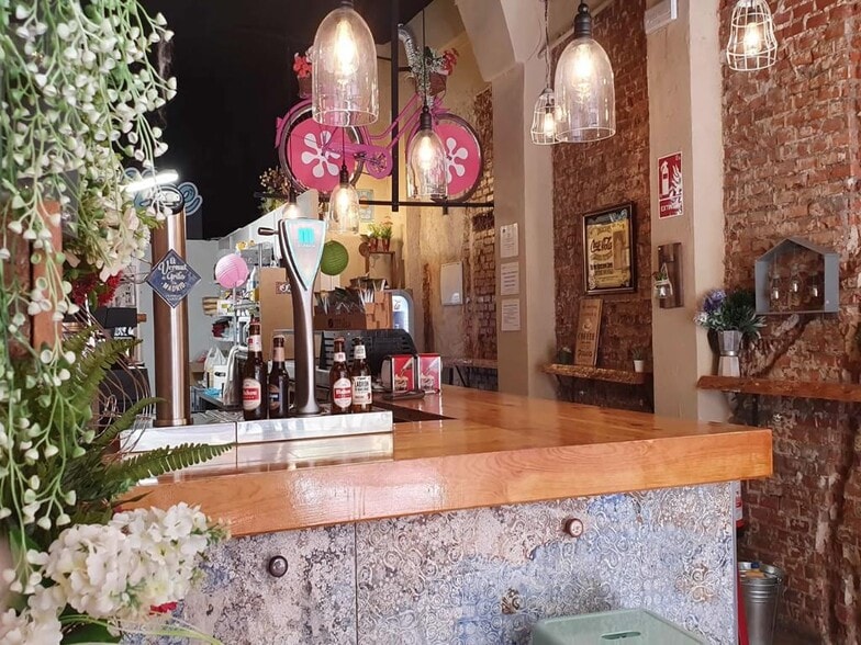 Retail in Madrid, Madrid for lease - Building Photo - Image 1 of 1