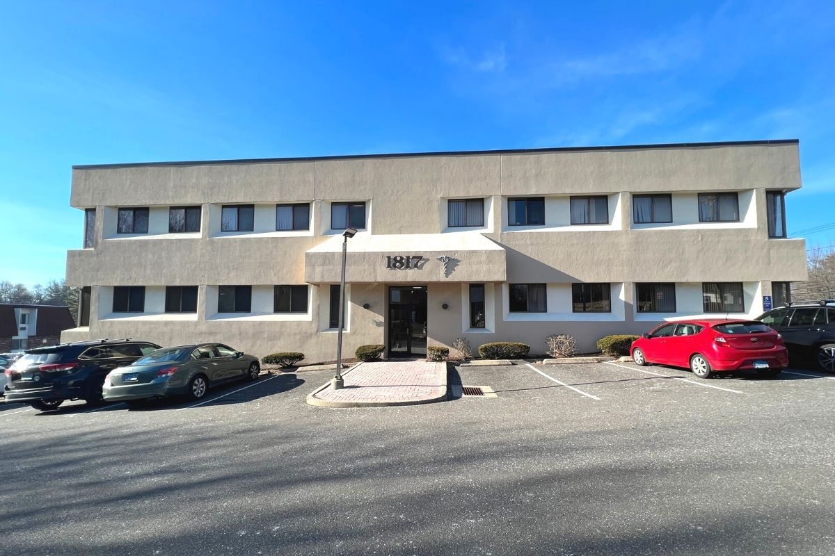 1817 Black Rock Tpke, Fairfield, CT 06825 Office for Lease