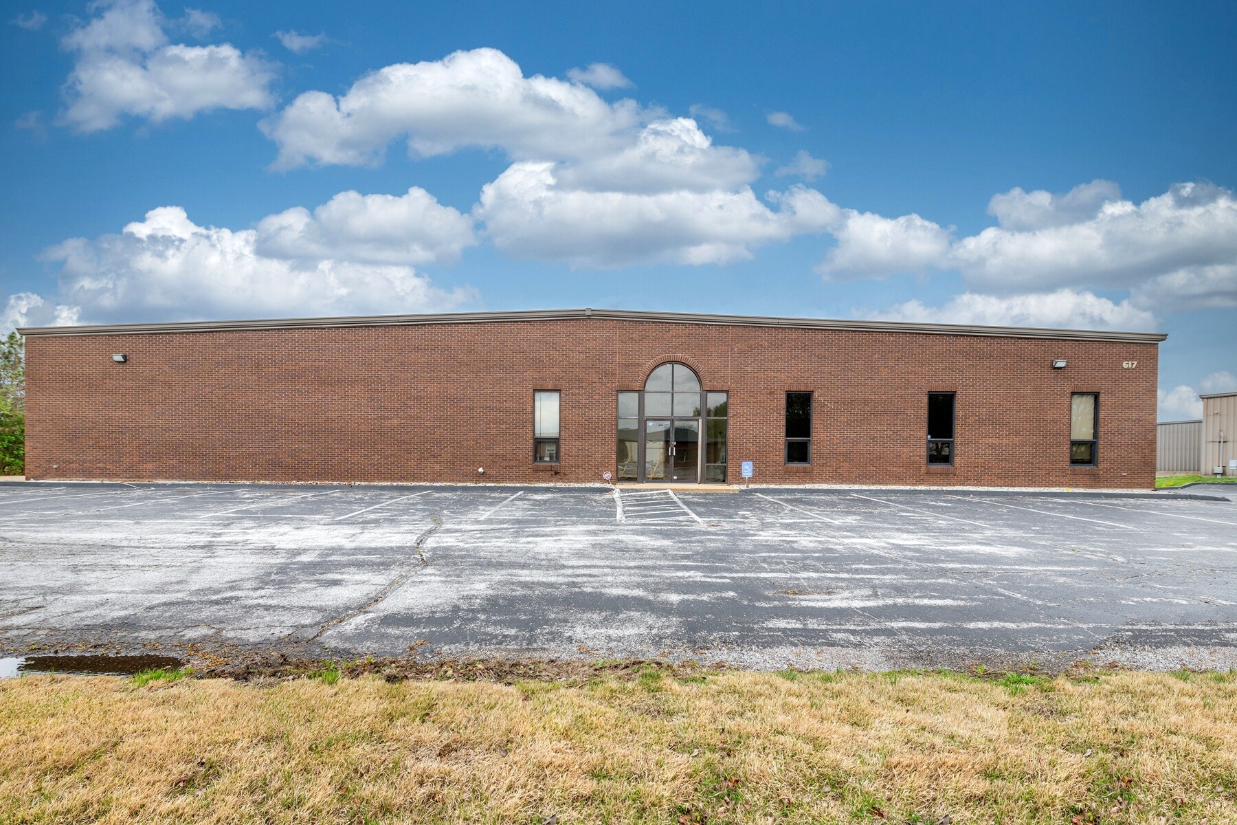 617 Cepi Dr, Chesterfield, MO for lease Interior Photo- Image 1 of 18