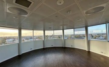 St. Marks Hl, Surbiton for lease Interior Photo- Image 1 of 9