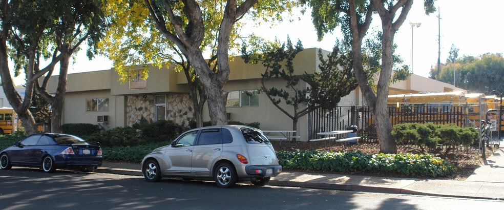 1025 Shary Cir, Concord, CA for lease - Building Photo - Image 3 of 3