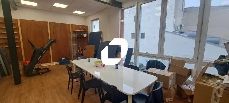Office in Montreuil for lease - Building Photo - Image 3 of 22
