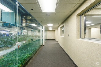 26400 W 12 Mile Rd, Southfield, MI for lease Interior Photo- Image 1 of 3