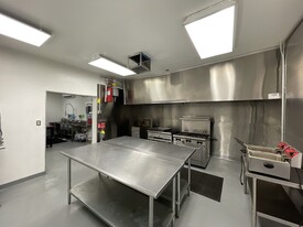 4310 Kitchen - Commercial Kitchen