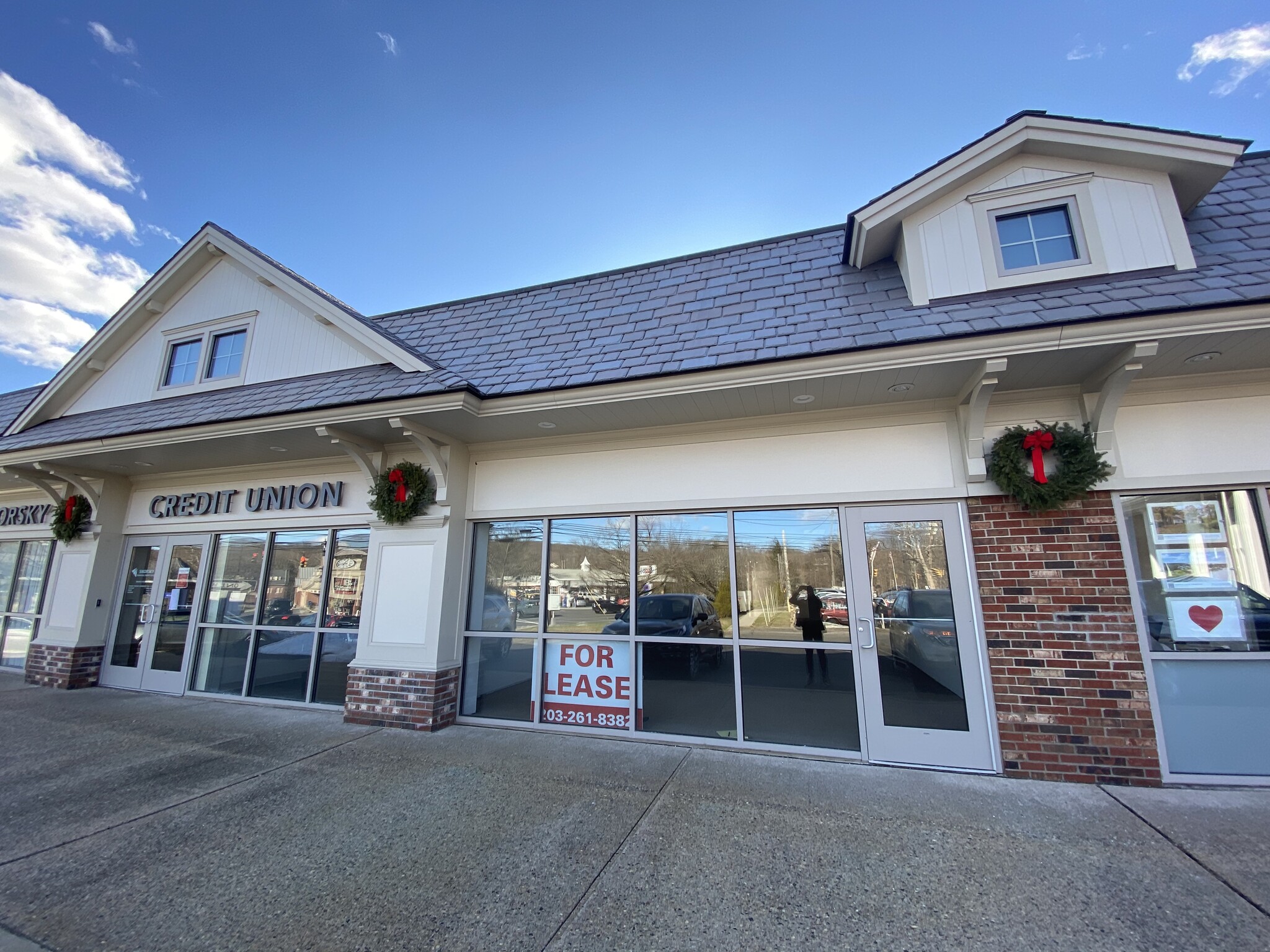 945 White Plains Rd, Trumbull, CT for lease Building Photo- Image 1 of 7