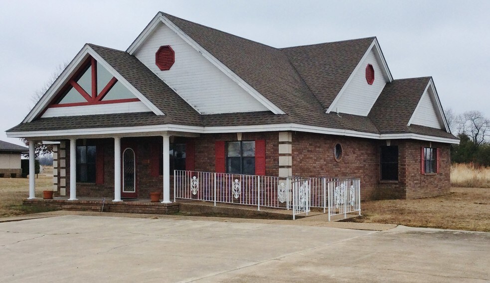 706 S Pocola Blvd, Pocola, OK 74902