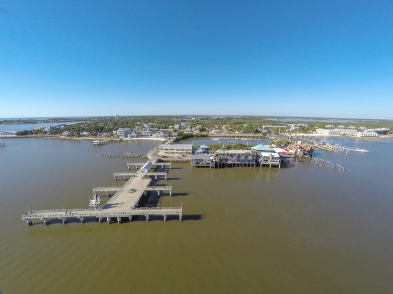 450 Dock St, Cedar Key, FL for sale - Building Photo - Image 2 of 18