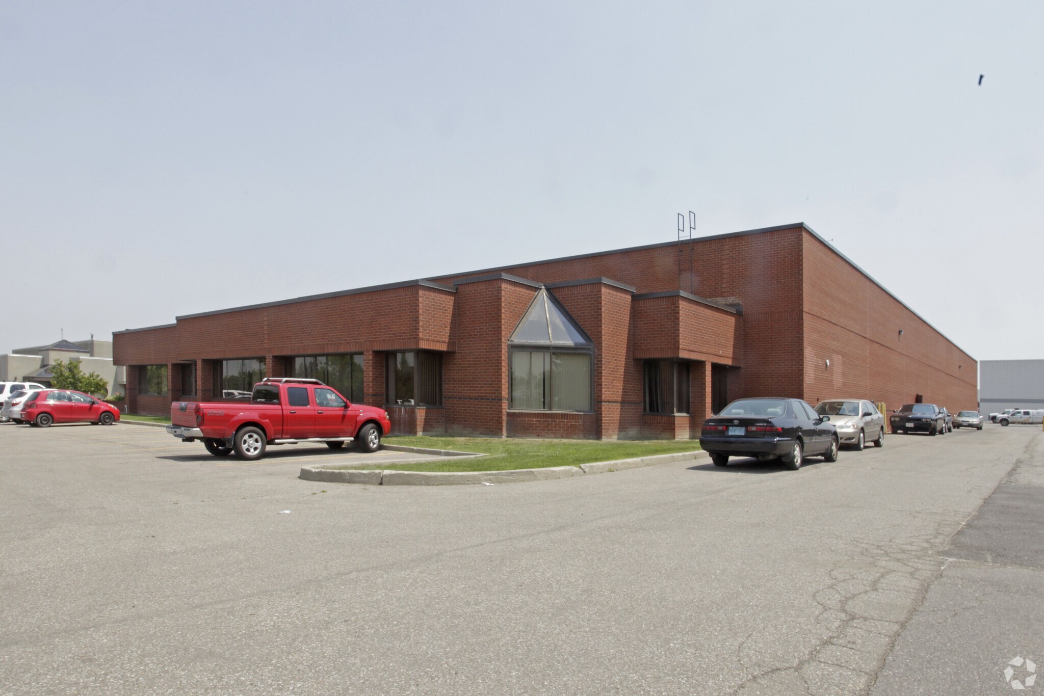 190 Ambassador Dr, Mississauga, ON for lease Primary Photo- Image 1 of 3