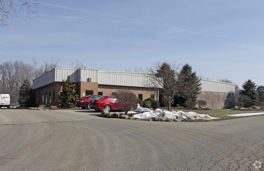 1239 Hudson Gate Dr, Hudson, OH 44236