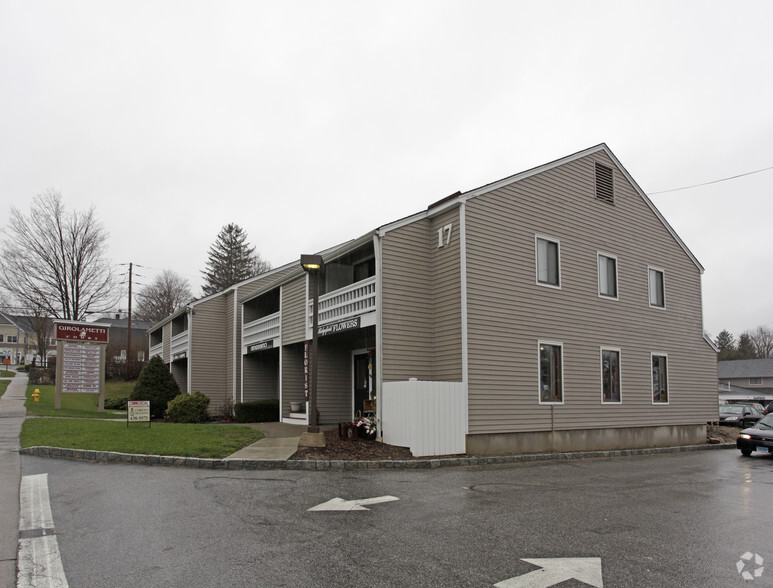 15-19 Danbury Rd, Ridgefield, CT for lease - Building Photo - Image 1 of 2