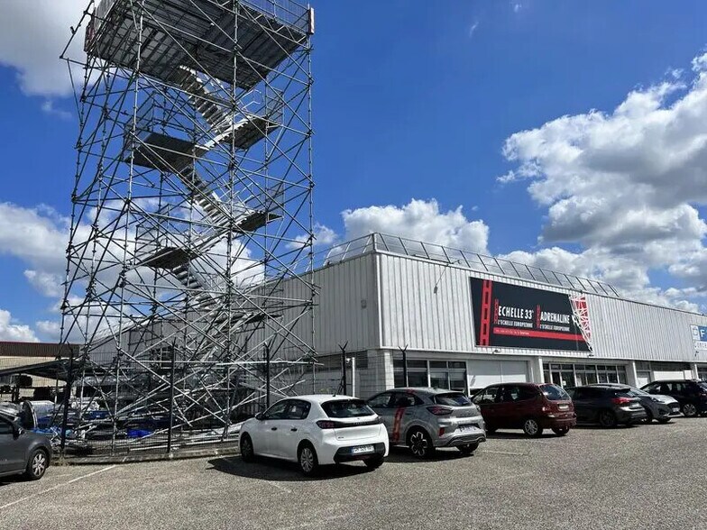 Office in Pessac for lease - Building Photo - Image 3 of 11