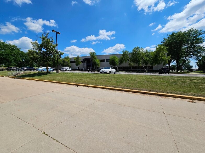 1 Lands End Ln, Dodgeville, WI for sale - Primary Photo - Image 1 of 1