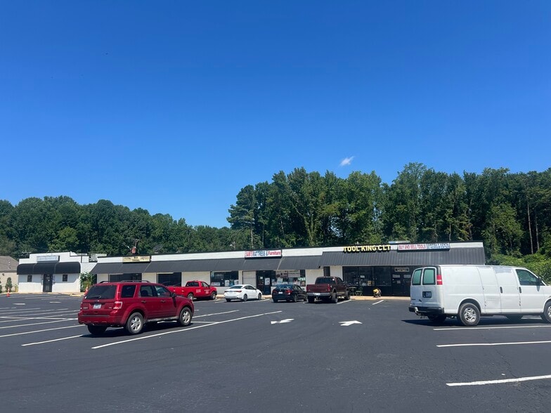 4701 N Tryon St, Charlotte, NC for lease - Building Photo - Image 3 of 15