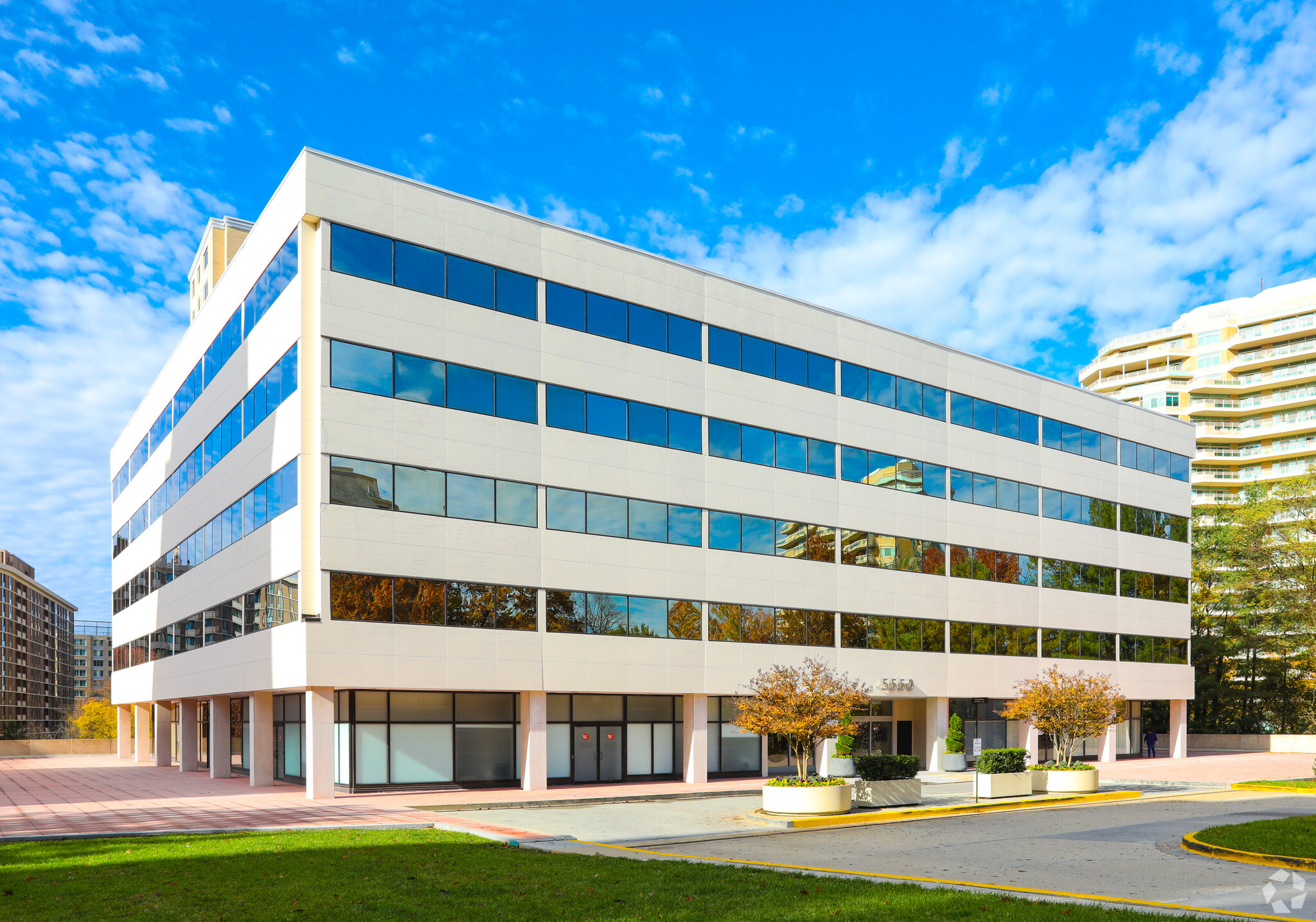 5550 Friendship Blvd, Chevy Chase, MD for lease Primary Photo- Image 1 of 15