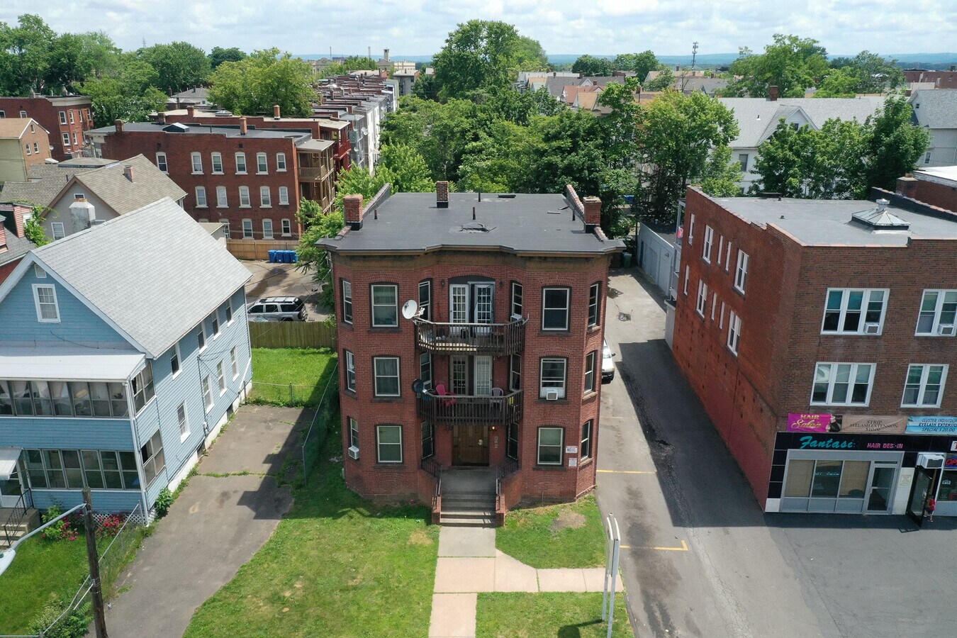 248 Franklin Ave, Hartford, CT 06114 Condo Status Property w/Leased Garages