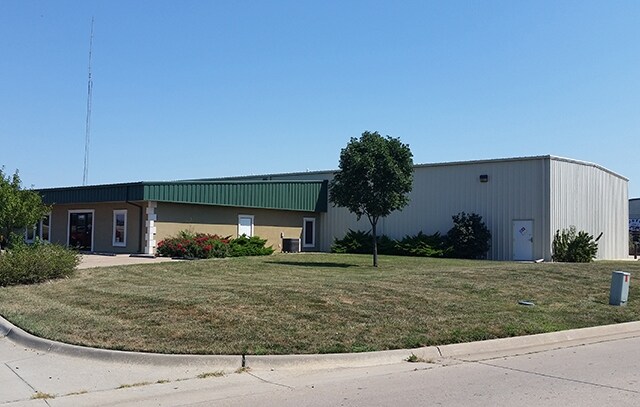 1440 SW 41st St, Topeka, KS for sale Primary Photo- Image 1 of 1