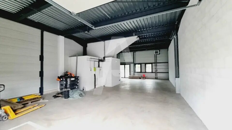 Flex in Fresnes for lease - Interior Photo - Image 3 of 6