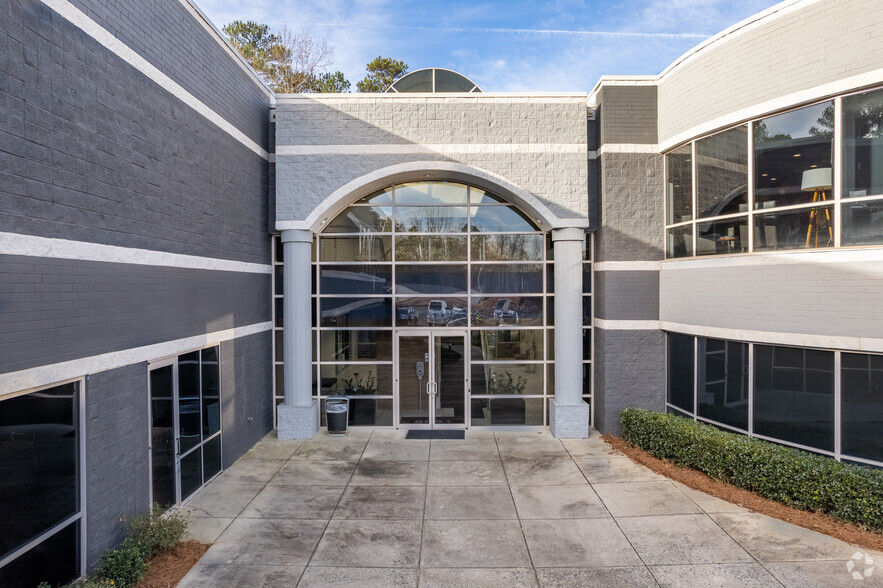 5051 Peachtree Corners Cir, Peachtree Corners, GA for lease - Building Photo - Image 3 of 7