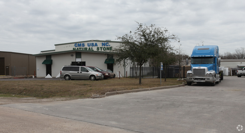 5072 Steadmont Dr, Houston, TX for lease - Building Photo - Image 3 of 3