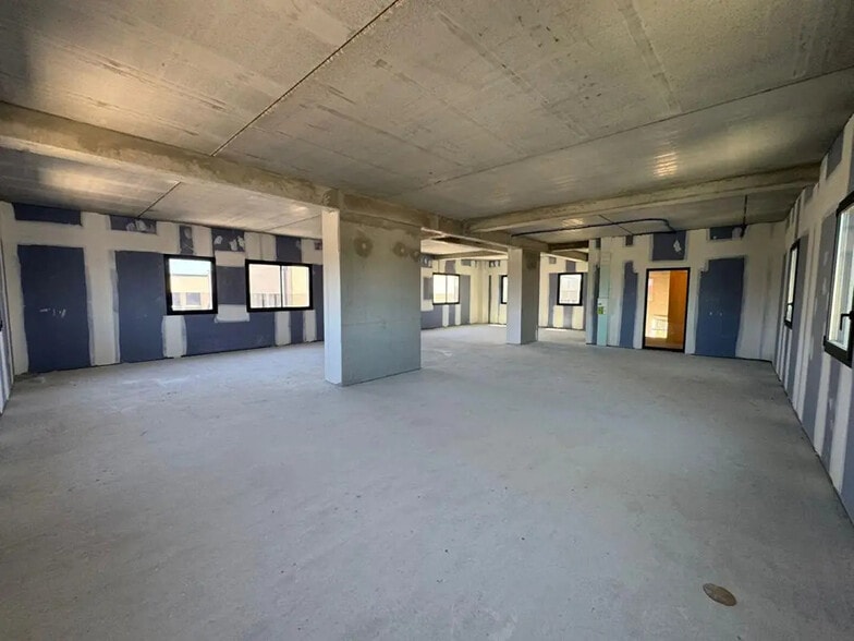 Office in Avignon for sale - Interior Photo - Image 2 of 6