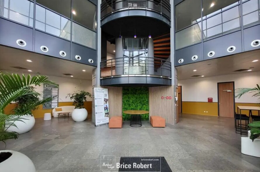 Office in Écully for lease - Building Photo - Image 3 of 3