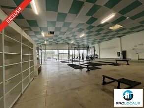 Flex in Breuil-le-Sec for lease Interior Photo- Image 2 of 4
