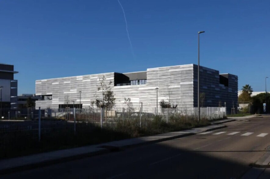 Office in Montpellier for lease - Building Photo - Image 2 of 8