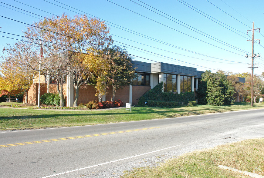 4633 Trousdale Dr, Nashville, TN for lease - Primary Photo - Image 1 of 3