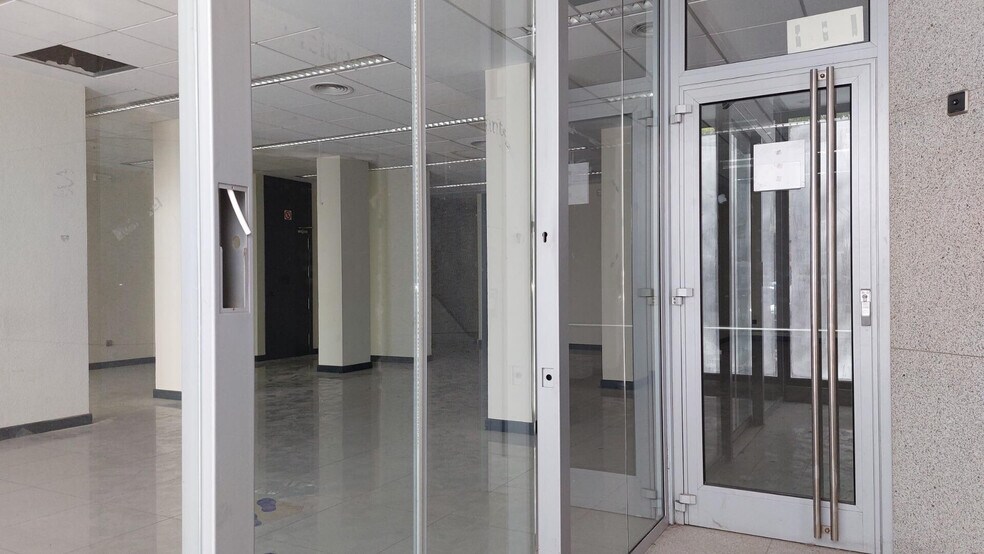 Retail in Marbella for sale - Interior Photo - Image 2 of 15