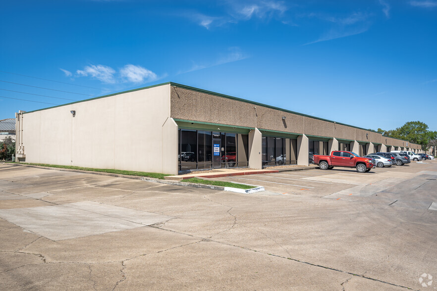 11391 Meadowglen Ln, Houston, TX for lease - Building Photo - Image 3 of 7