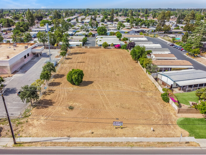 2740 W Ashlan Ave, Fresno, CA for sale - Building Photo - Image 2 of 9