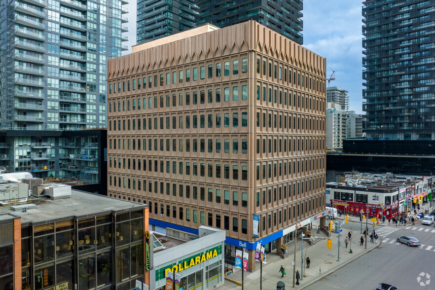 2323 Yonge St, Toronto, ON for lease - Building Photo - Image 1 of 5