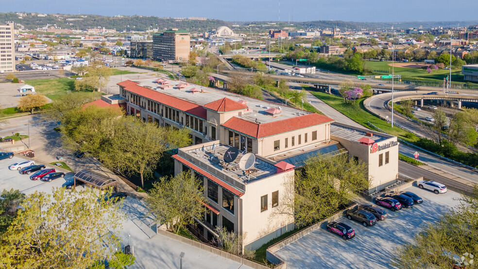 650 Gest St, Cincinnati, OH for lease - Aerial - Image 3 of 9